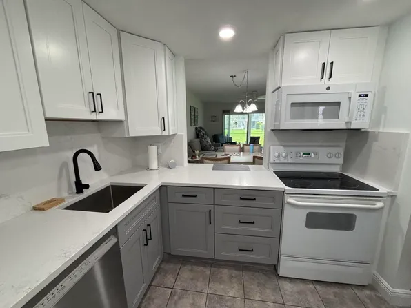 33 Abbey Lane #106, Delray Beach, FL 33446