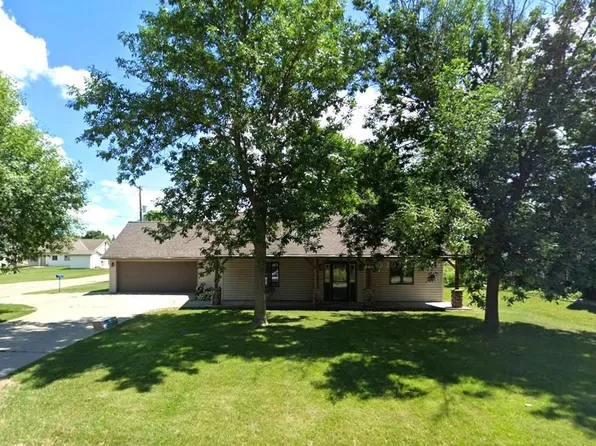 466 Church St N, Eden Valley, MN 55329