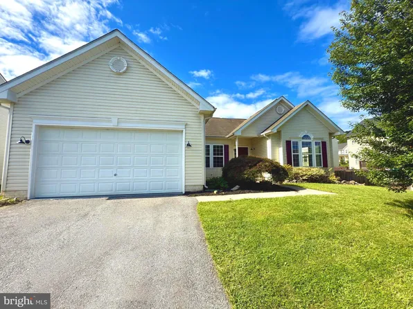 34 Kreglow Ct, Hedgesville, WV 25427
