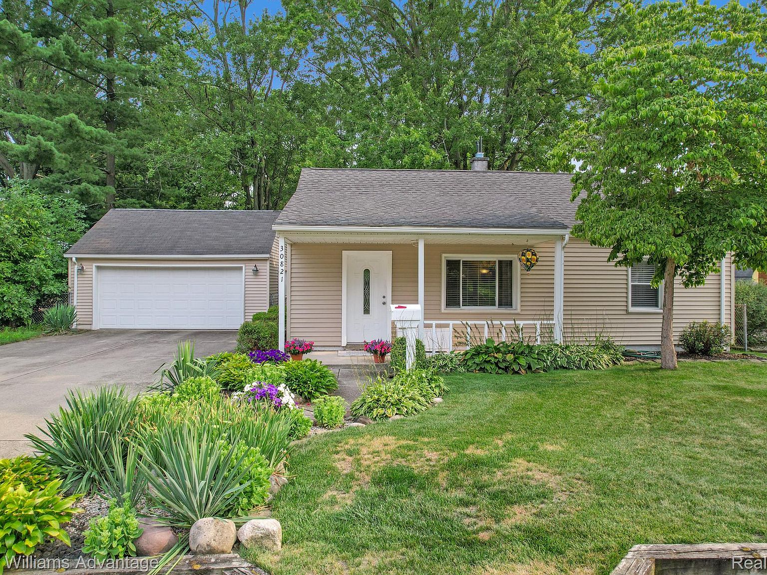 こー 30821 Bock St, Garden City, MI 48135 | Zillow