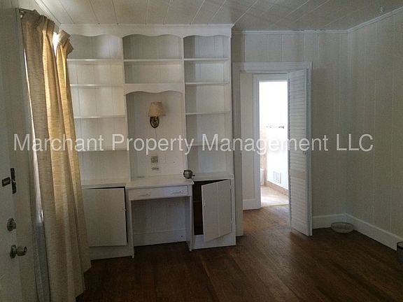 4th image of 2408A Augusta St