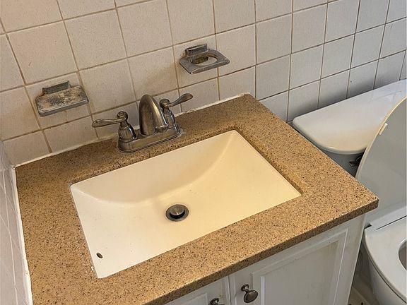 5th image of 1251 E 340th St