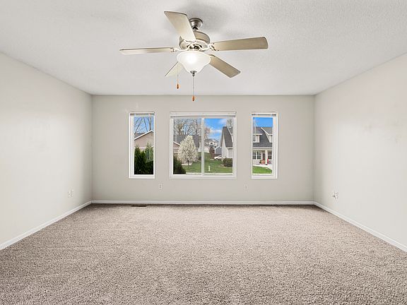 2nd image of 3905 Marigold Dr #1