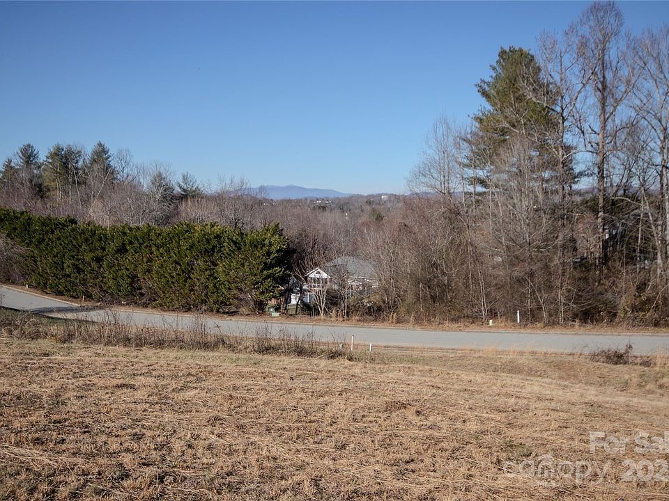 2nd image of 723 Chatsworth Cir SE #76