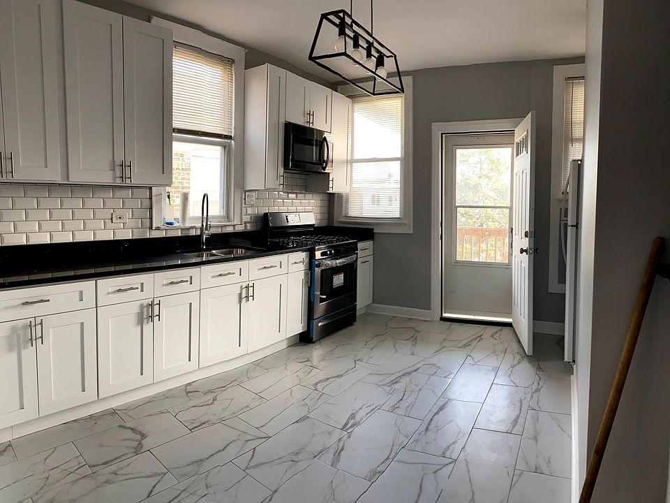 1st image of 4141 W Barry Ave #1