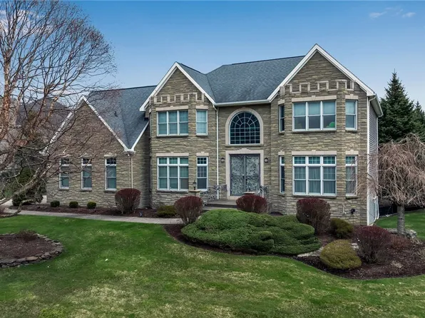 9579 Cobblestone Dr, Clarence, NY 14031