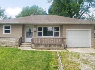 827 N Olive St, Saint Elmo, IL 62458