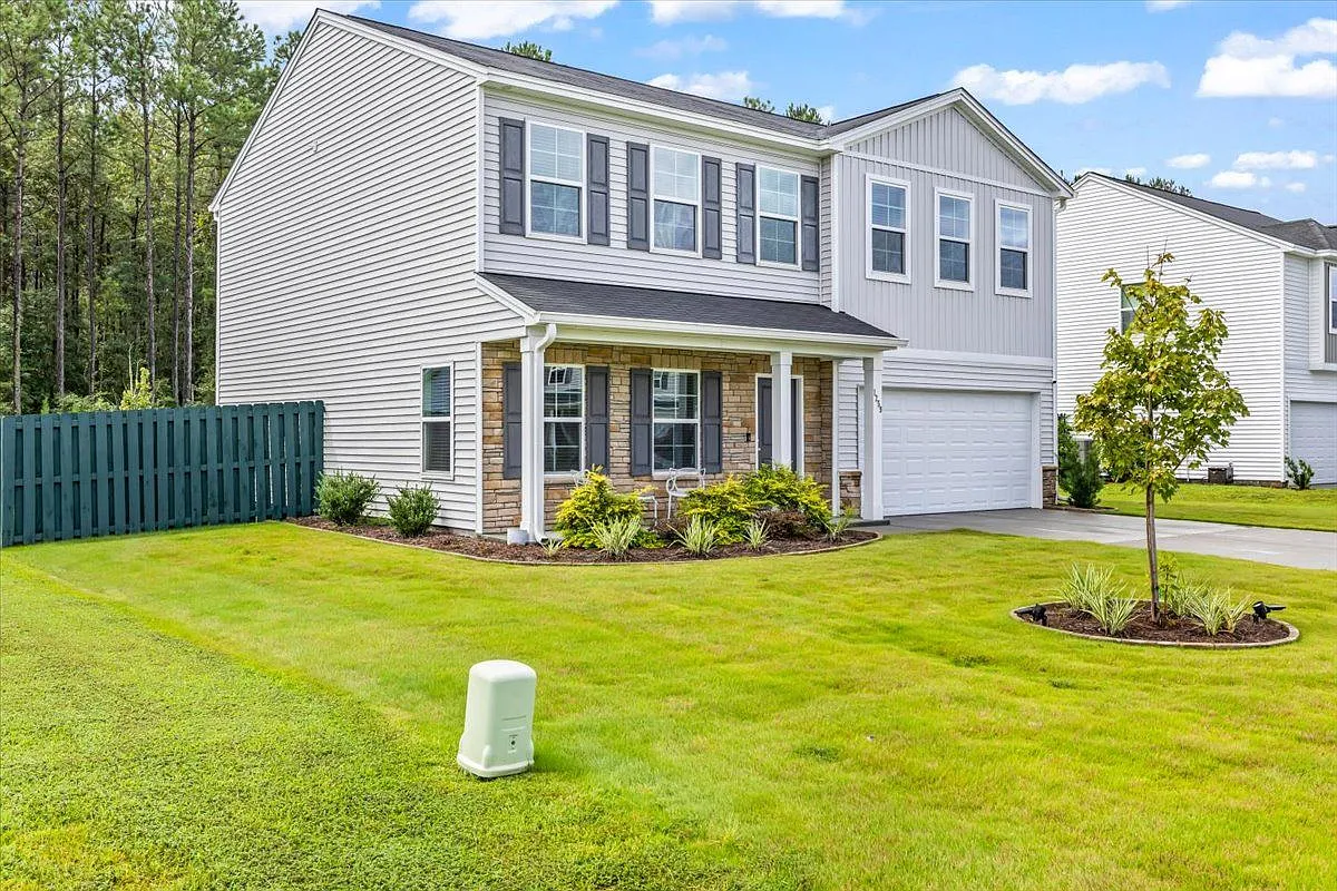 5 bed, 2.0 bath, 2237 sqft, $3,000 — Photo 3