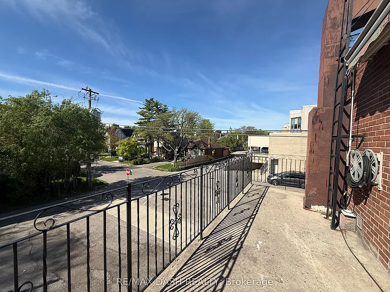 2973 Bloor St W #UPPER — Photo 3