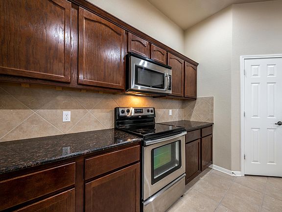 3rd image of 19145 Leigh Ln