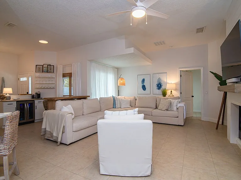2402 Seagate Ln N — Photo 16