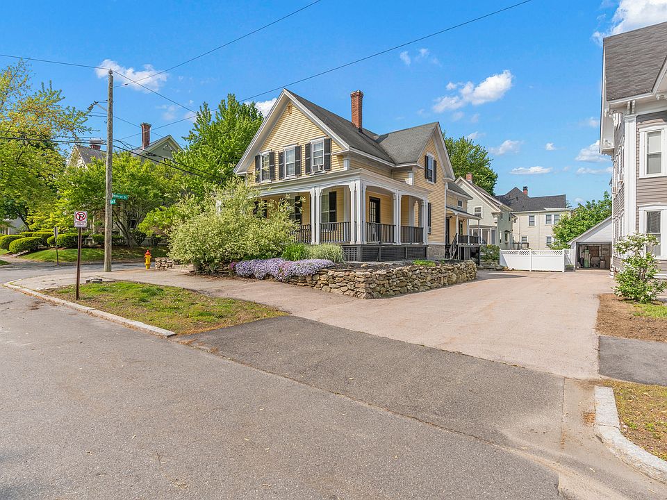 1962 Elm St, Apt 1F - corner of Monroe Street. This is an old photo, the house is now blue!