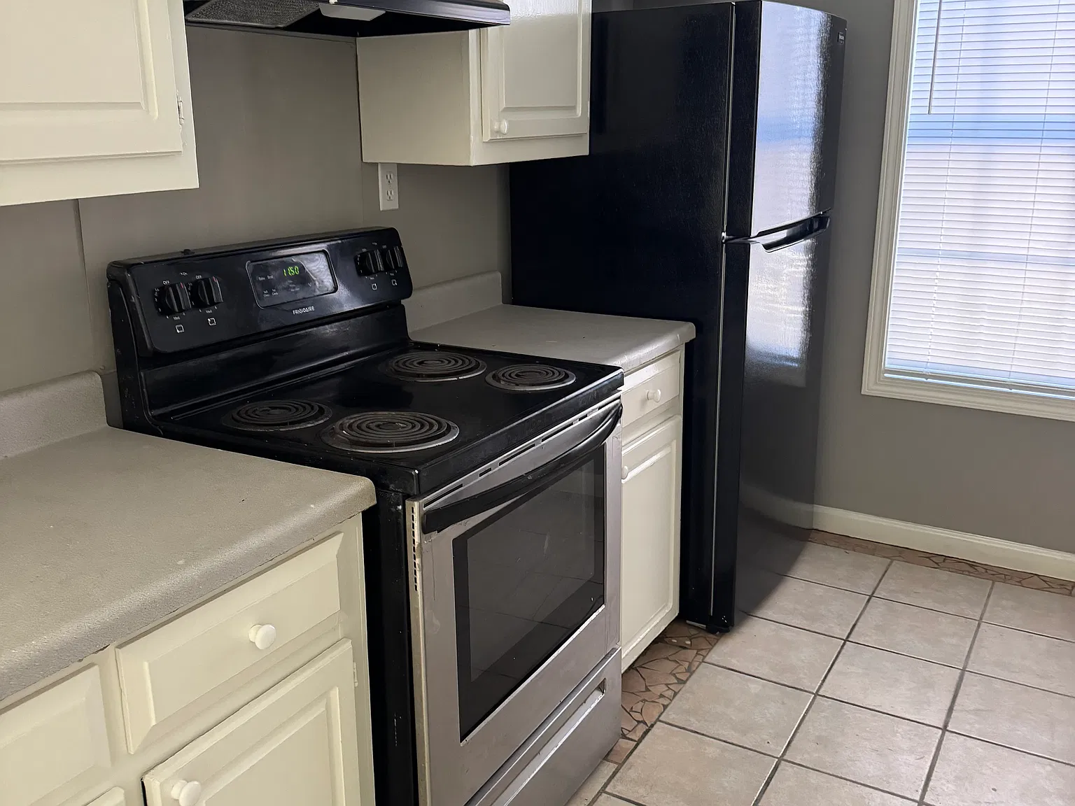 3 bed, 1200 sqft, $1,450 — Photo 2