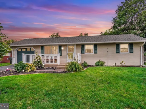 3020 Lark Dr, York, PA 17404