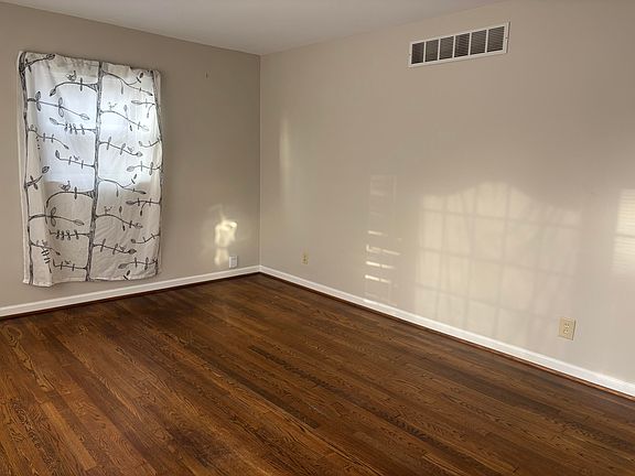 3rd image of 166 Leisure Ln
