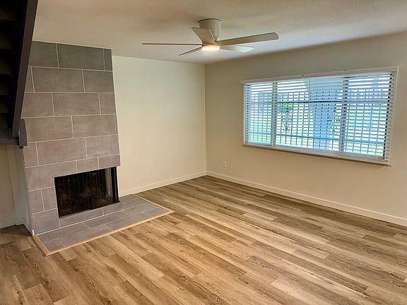3rd image of 2810 E Clarendon Ave