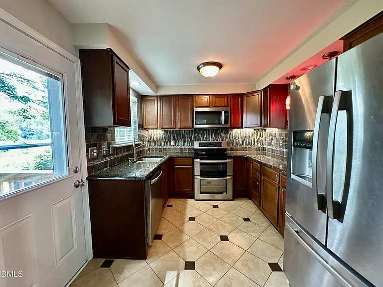 2725 Newbold St — Photo 10