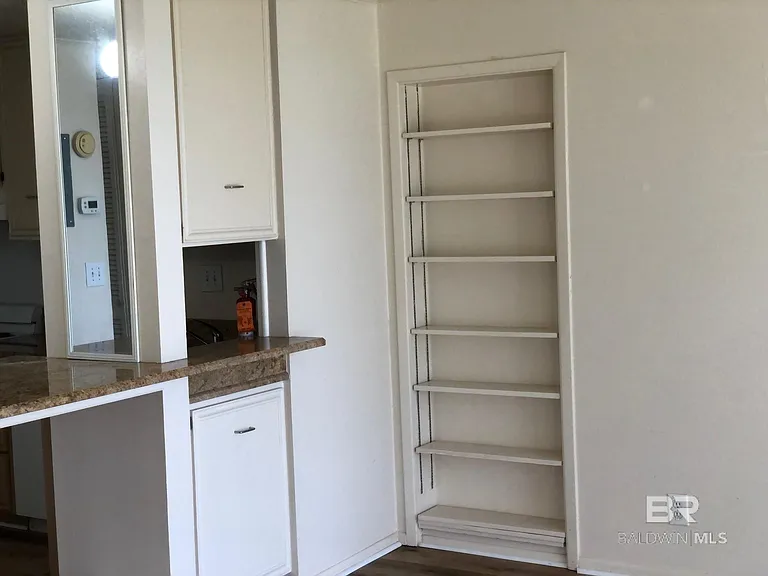 1009 Seacliff Dr N — Photo 7