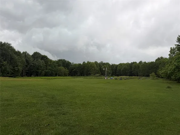 18321 Conneautville Rd, Conneautville, PA 16406
