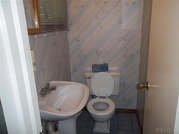 5th image of 3520 Gomer St