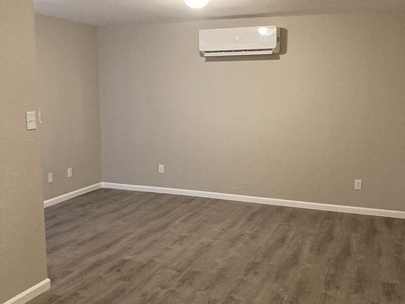 3rd image of 1406 S Turner St #4