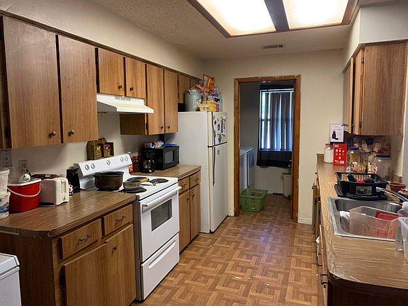 3rd image of 2110 S De Leon Ave #2100