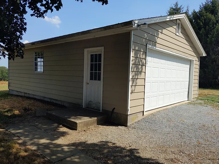 903 Breneman Rd — Photo 19