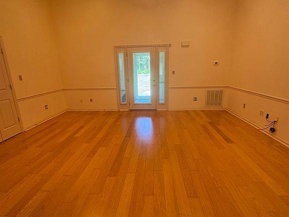 4th image of 49 Jean Dr
