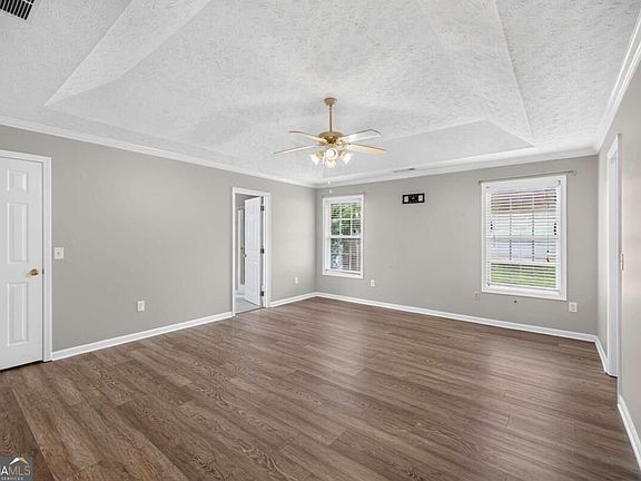 4th image of 531 Carriage Dr