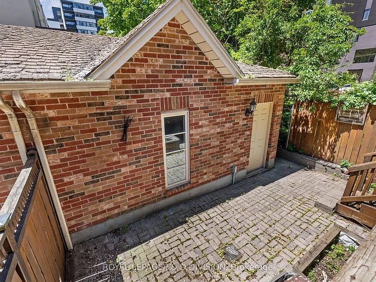 8 Huntley St — Photo 16