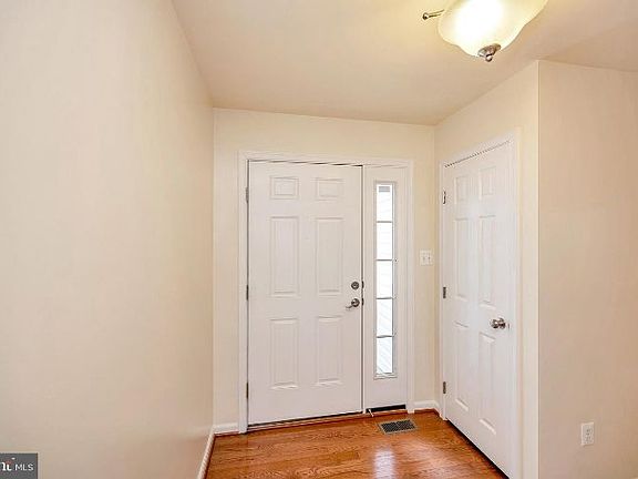 3rd image of 6308 W Dranesville Dr
