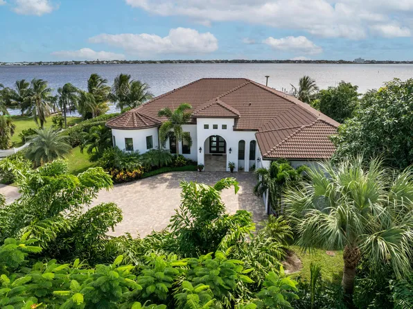 1000 NE Wright Avenue, Jensen Beach, FL 34957