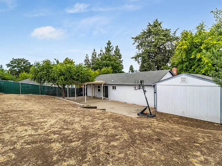 4060 Clayton Rd — Photo 25