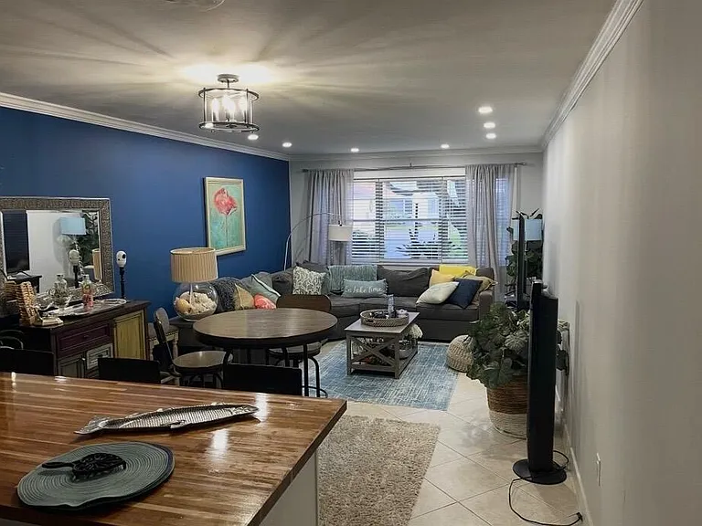 1516 S Lakeside Dr #107 — Photo 2
