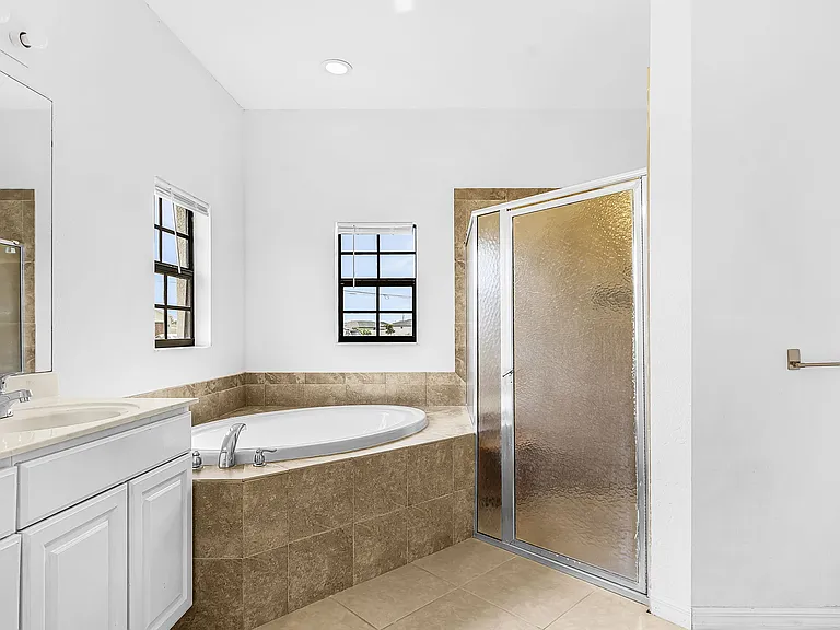 831 NW 30th St — Photo 12