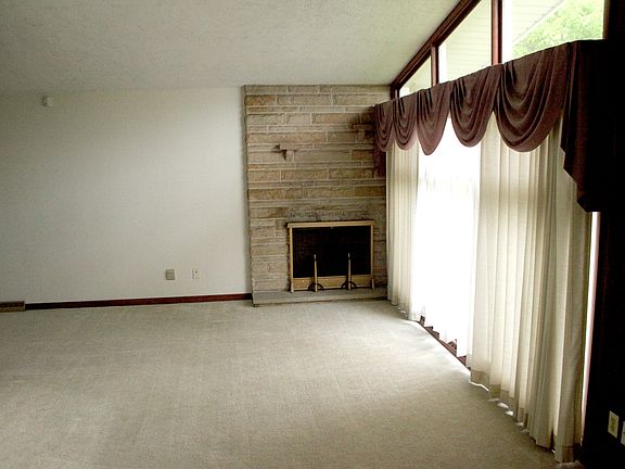 4th image of 2884 Algonquin Dr