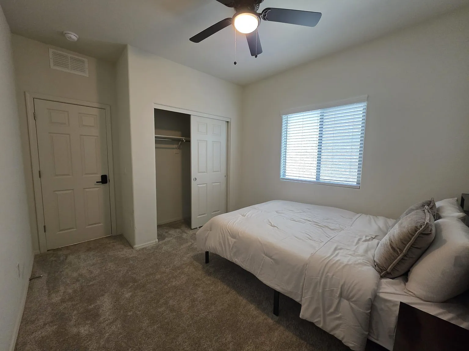 4 bed, 2.0 bath, 1900 sqft, $667 — Photo 2