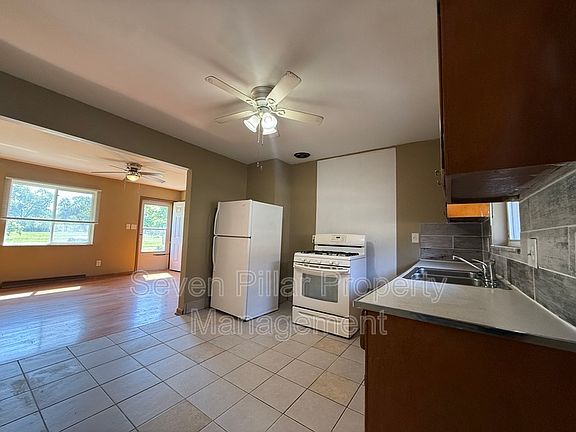 4th image of 3199 Maize Rd