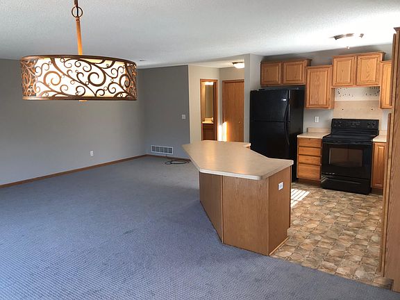3rd image of 14243 Fountain Hills Ct NE