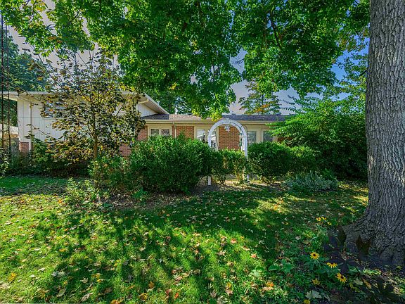 4th image of 2308 W Purdue Ave
