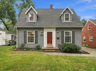 832 S 32nd St, Lincoln, NE 68510