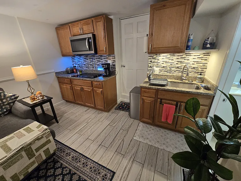 619 Irving St NW — Photo 8
