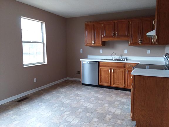 3rd image of 530 Meadow View Ln