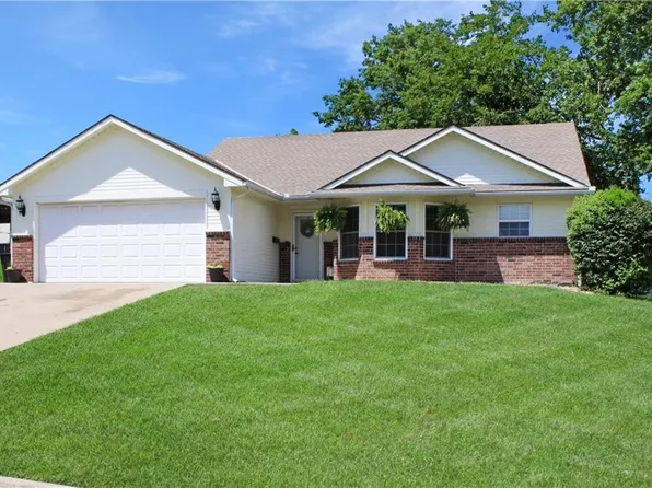 318 W 20th St, Higginsville, MO 64037