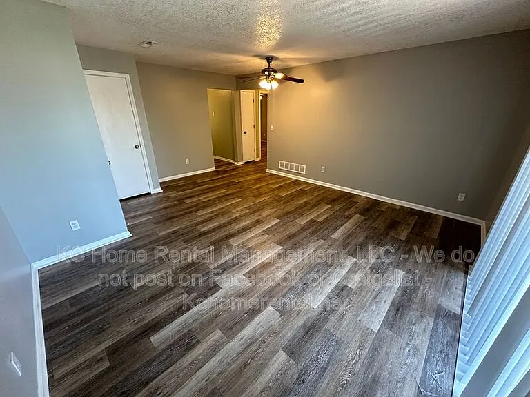 211 NW Barr Rd #C — Photo 31