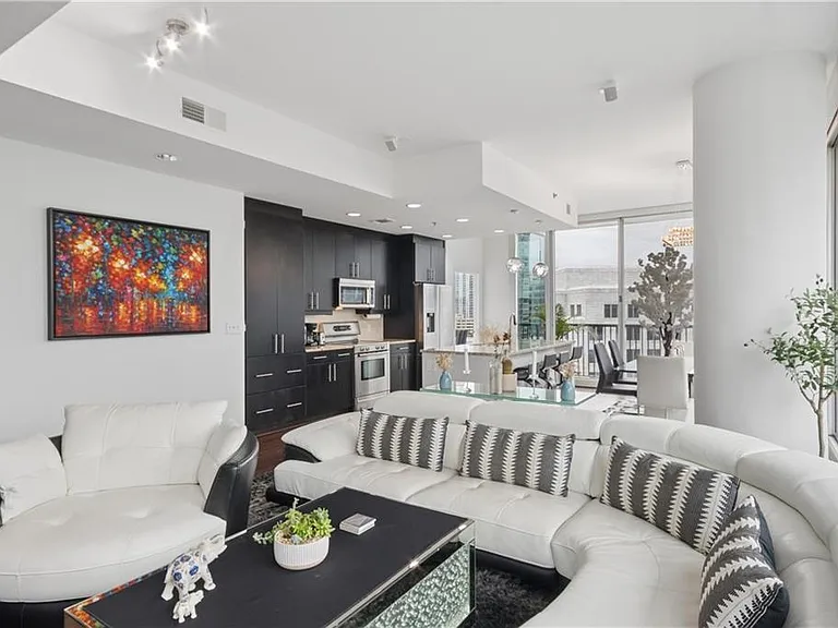 1080 Peachtree St NE #1411 — Photo 14