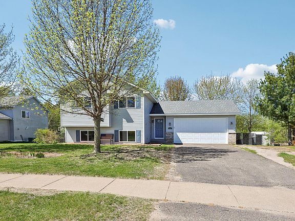 2nd image of 721 Horseshoe Ln