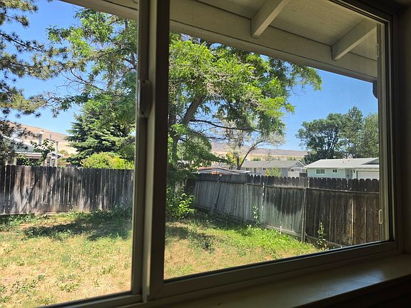 3rd image of 504 Sandstone Dr