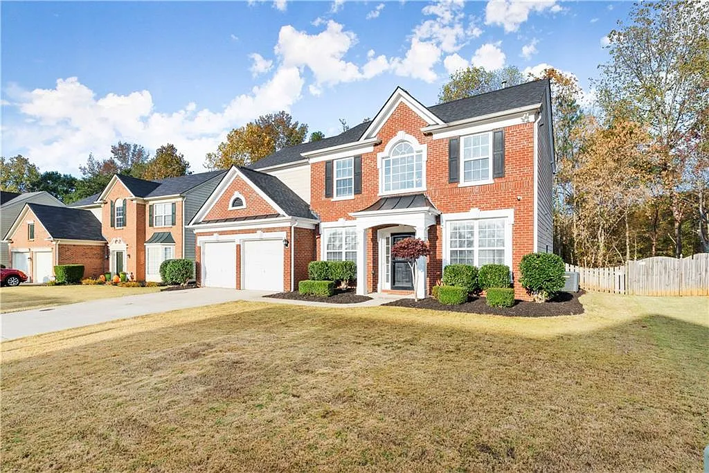 4 bed, 2.5 bath, 2464 sqft, $2,850 — Photo 2
