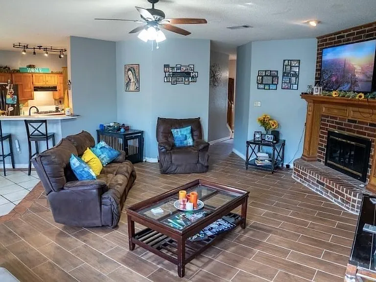 2324 Boardwalk Dr — Photo 3